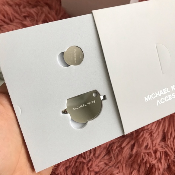 Michael Kors Access Bracelet Activity Tracker - Picture 6 of 9